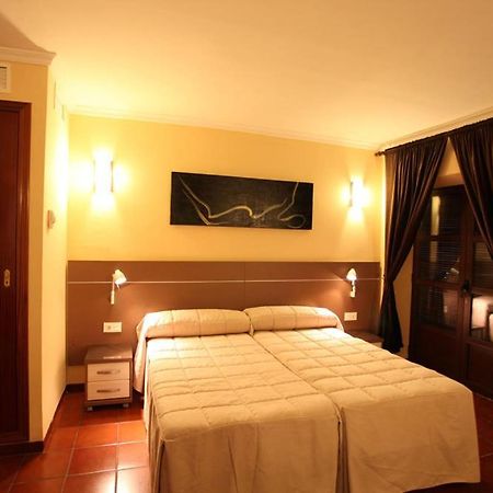 Hostal Zurbaran Llerena Exterior photo