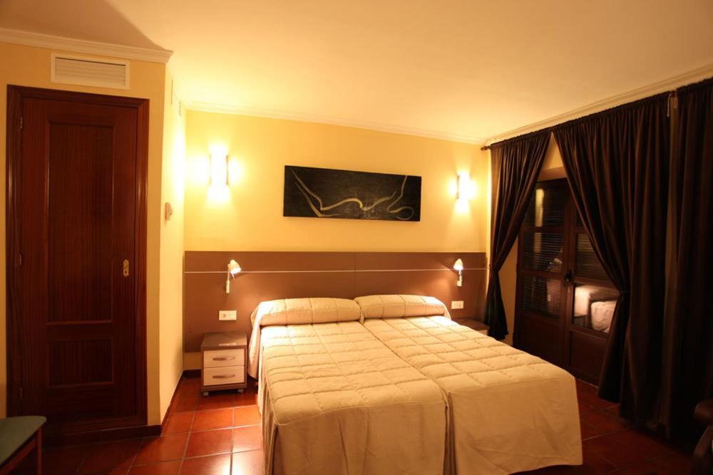 Hostal Zurbaran Llerena Exterior photo
